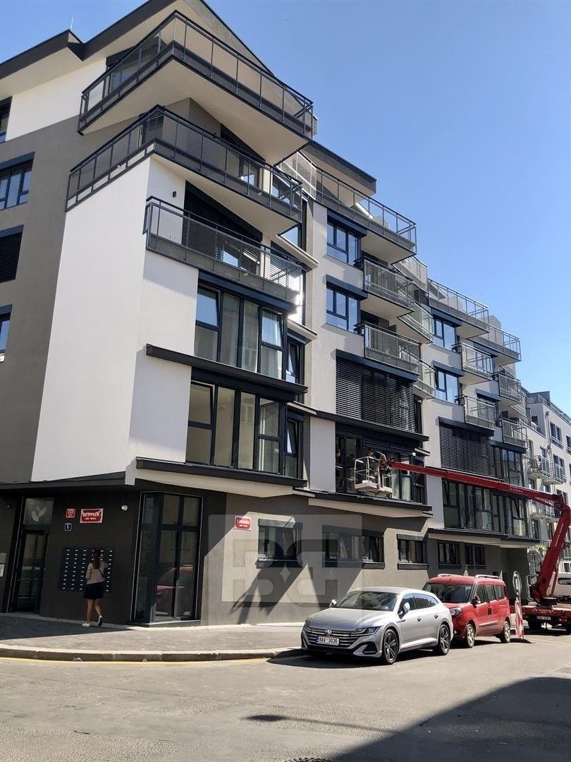 Pronájem byt 2+kk - Na sypkém, Praha, 61 m²