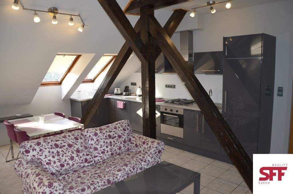 3+kk, Na bojišti, Praha, 90 m²