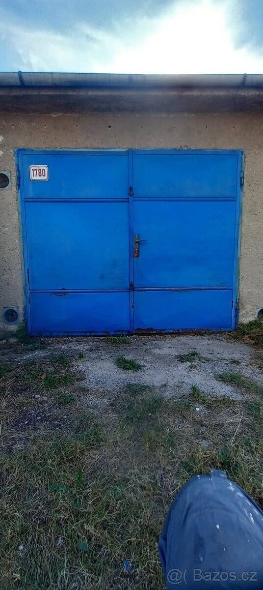 Garáže, Hodonín, 695 01
