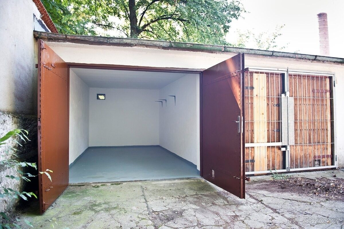 Garáže, Praha, 180 00