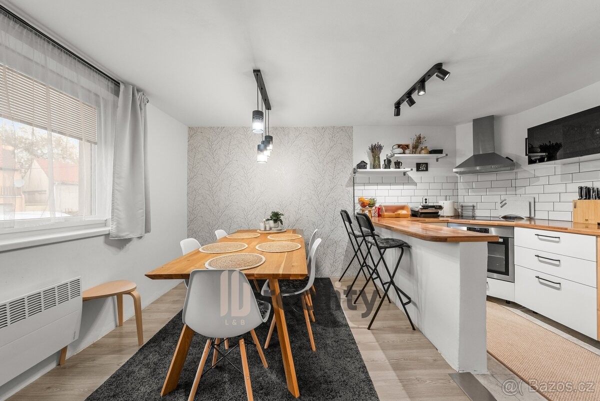 Rodinné domy, Drnholec, 691 83