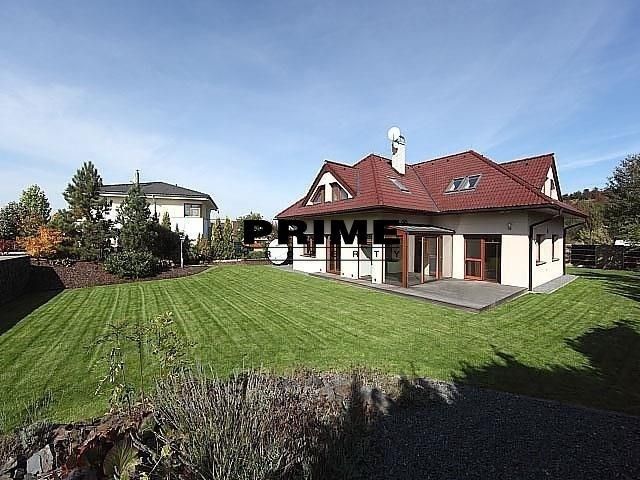 Rodinné domy, Pod Valem II., Průhonice, 320 m²