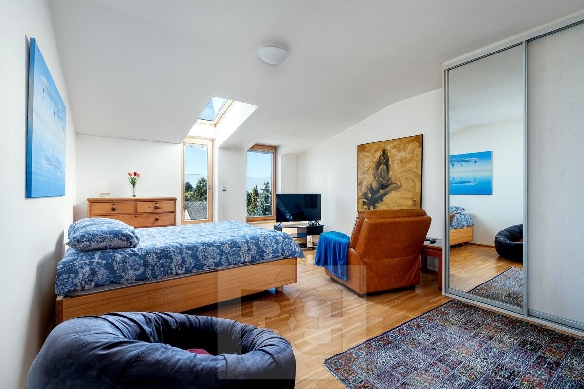 Byty, Průhonice, 252 43