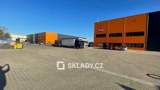 Sklady, Zápy, 2 600 m²