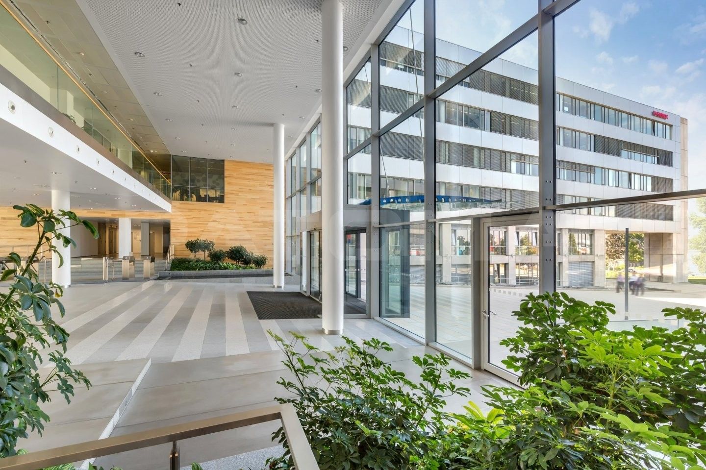 Pronájem kancelář - Na hřebenech II, Praha, 563 m²