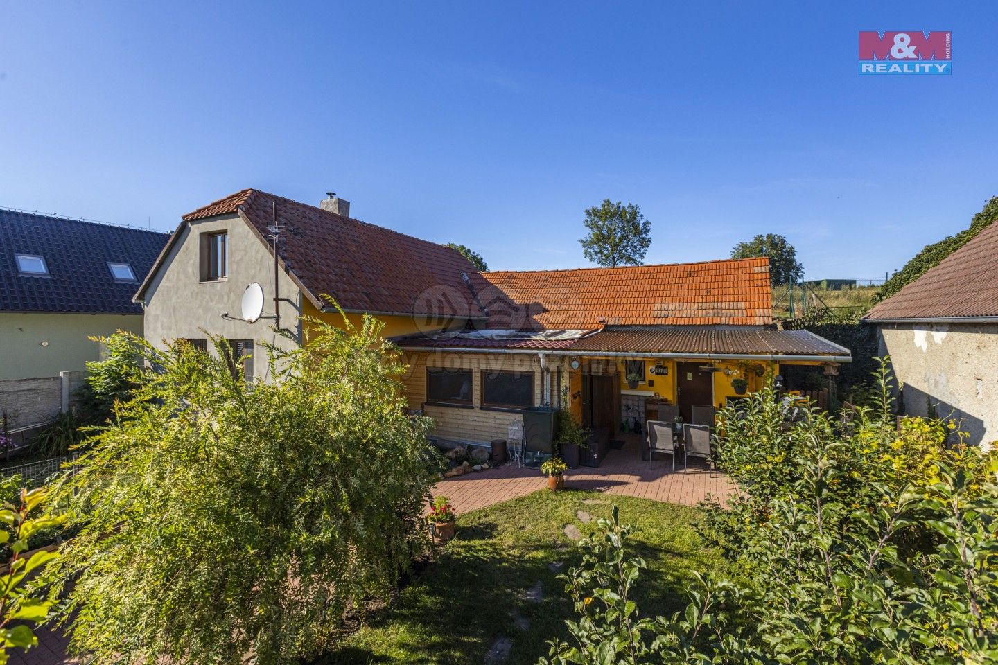 Prodej rodinný dům - Buš, 180 m²