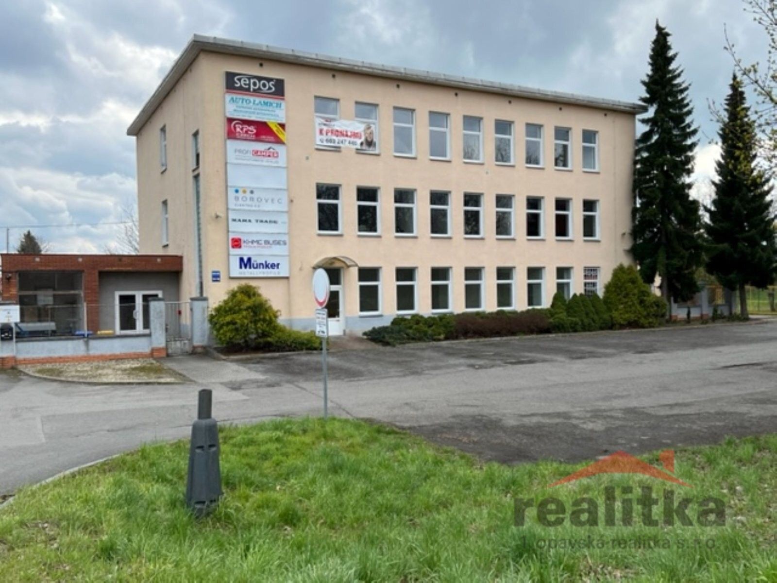 Pronájem kancelář - Palhanecká, Opava, 90 m²