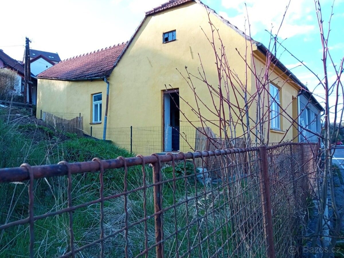 Prodej rodinný dům - Ostrov u Macochy, 679 14