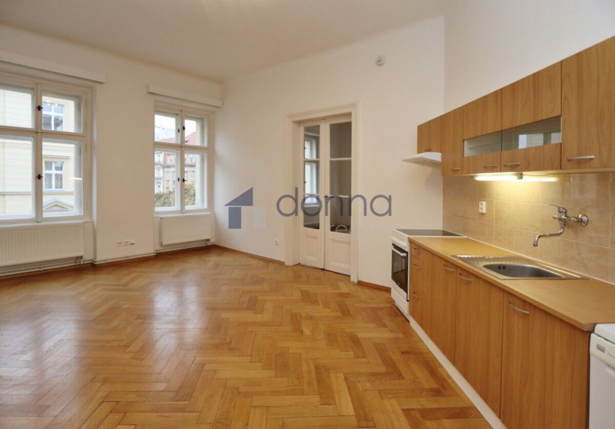 3+kk, Rumunská, Praha, 68 m²