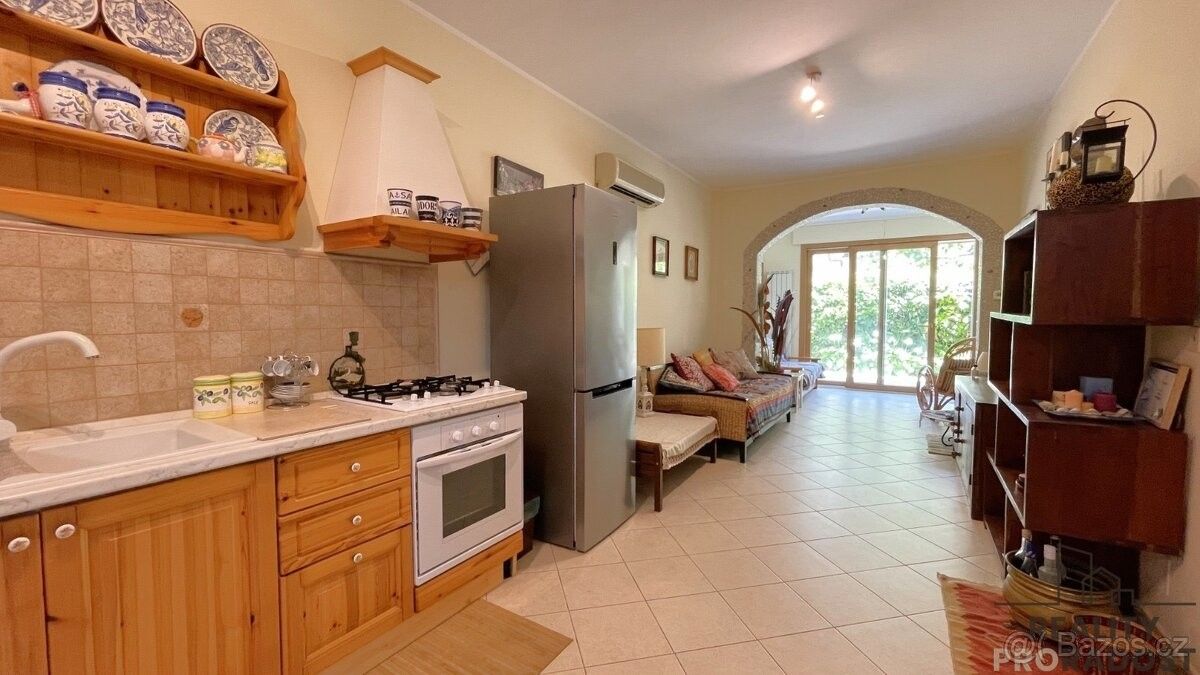 Byty, 987 66, Zahraničí