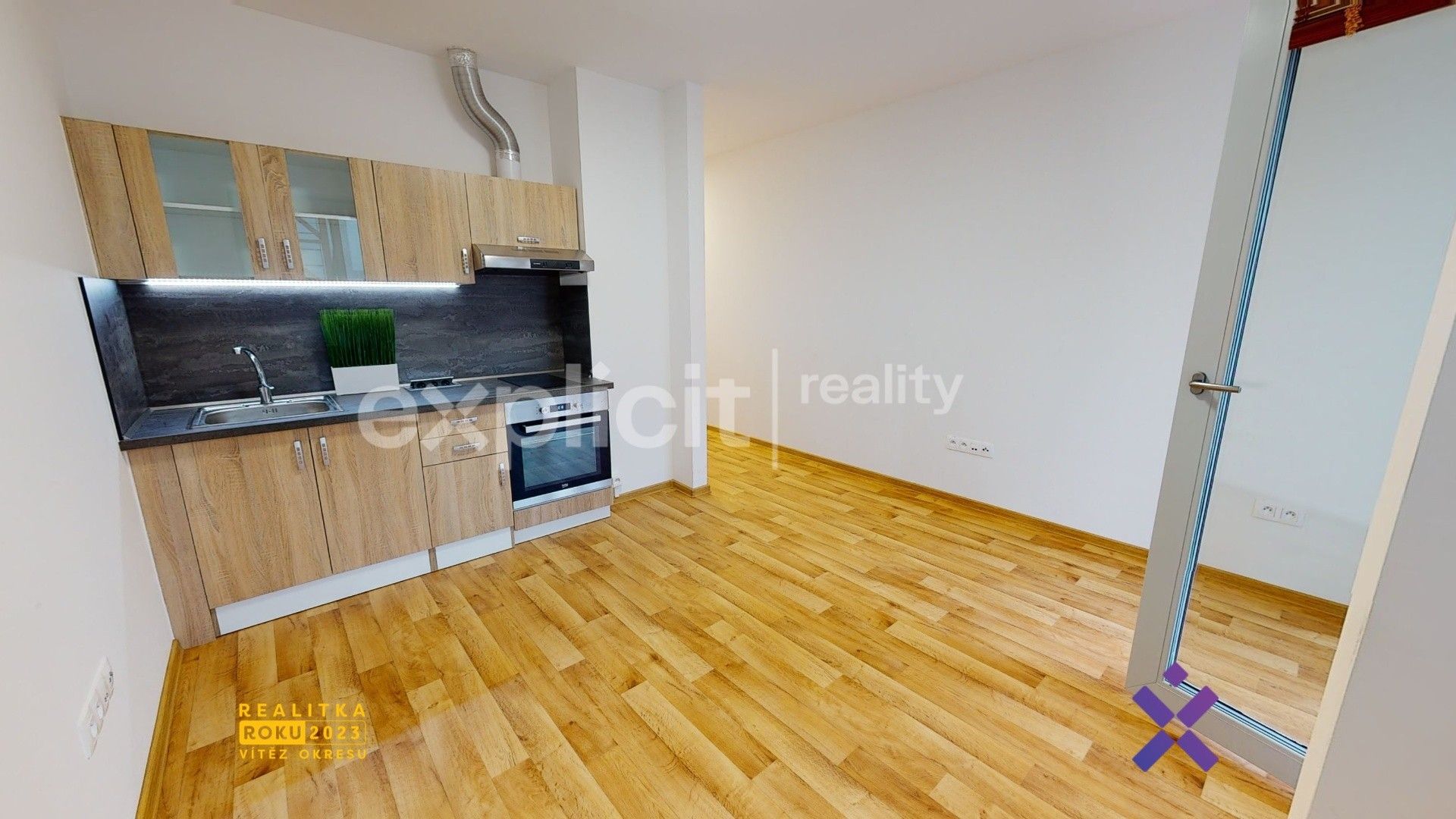 Pronájem byt 1+kk - Lorencova, Zlín, 28 m²