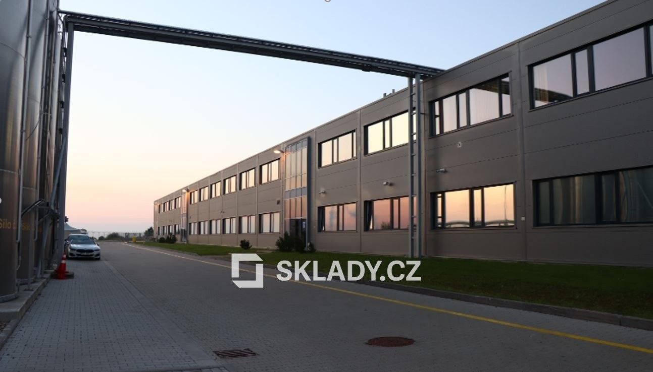 Sklady, Havraň, 14 700 m²