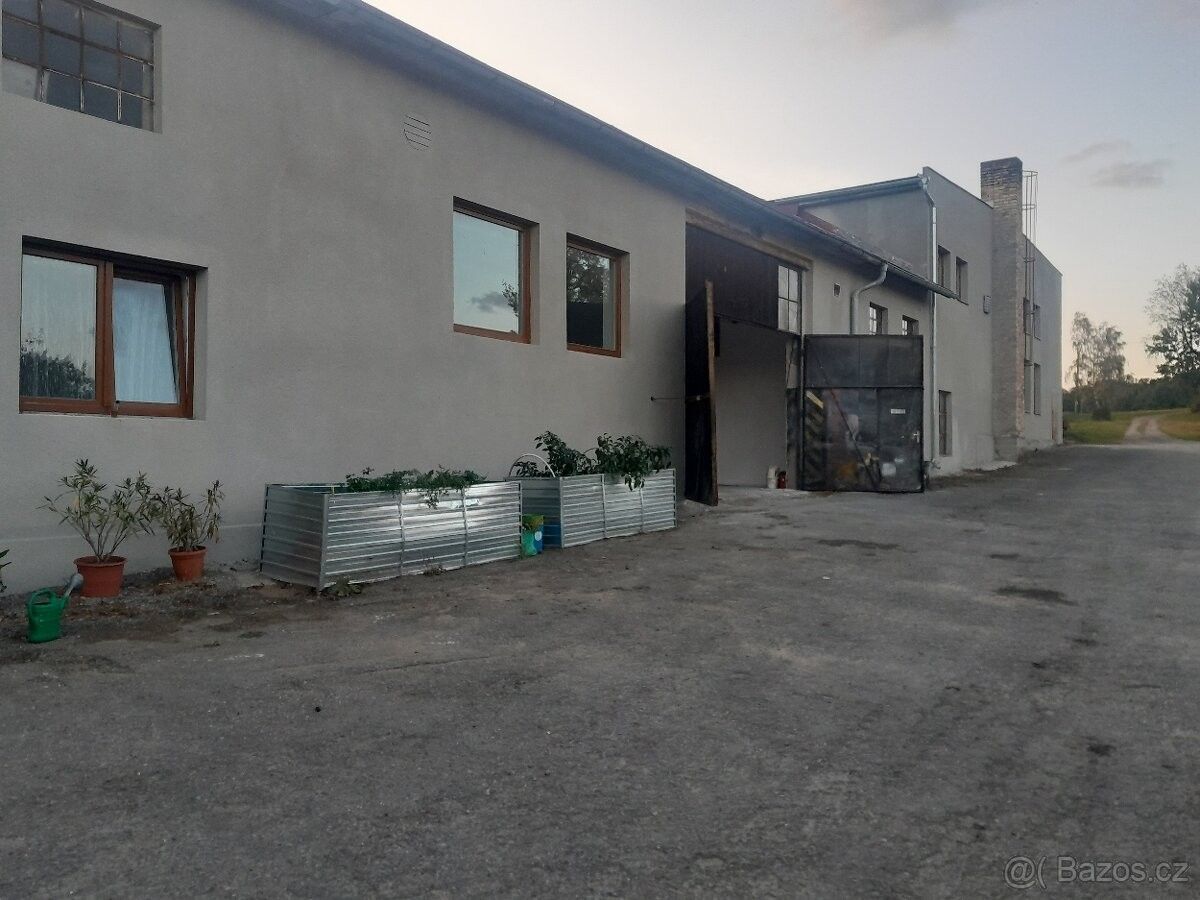 Sklady, Pelhřimov, 393 01