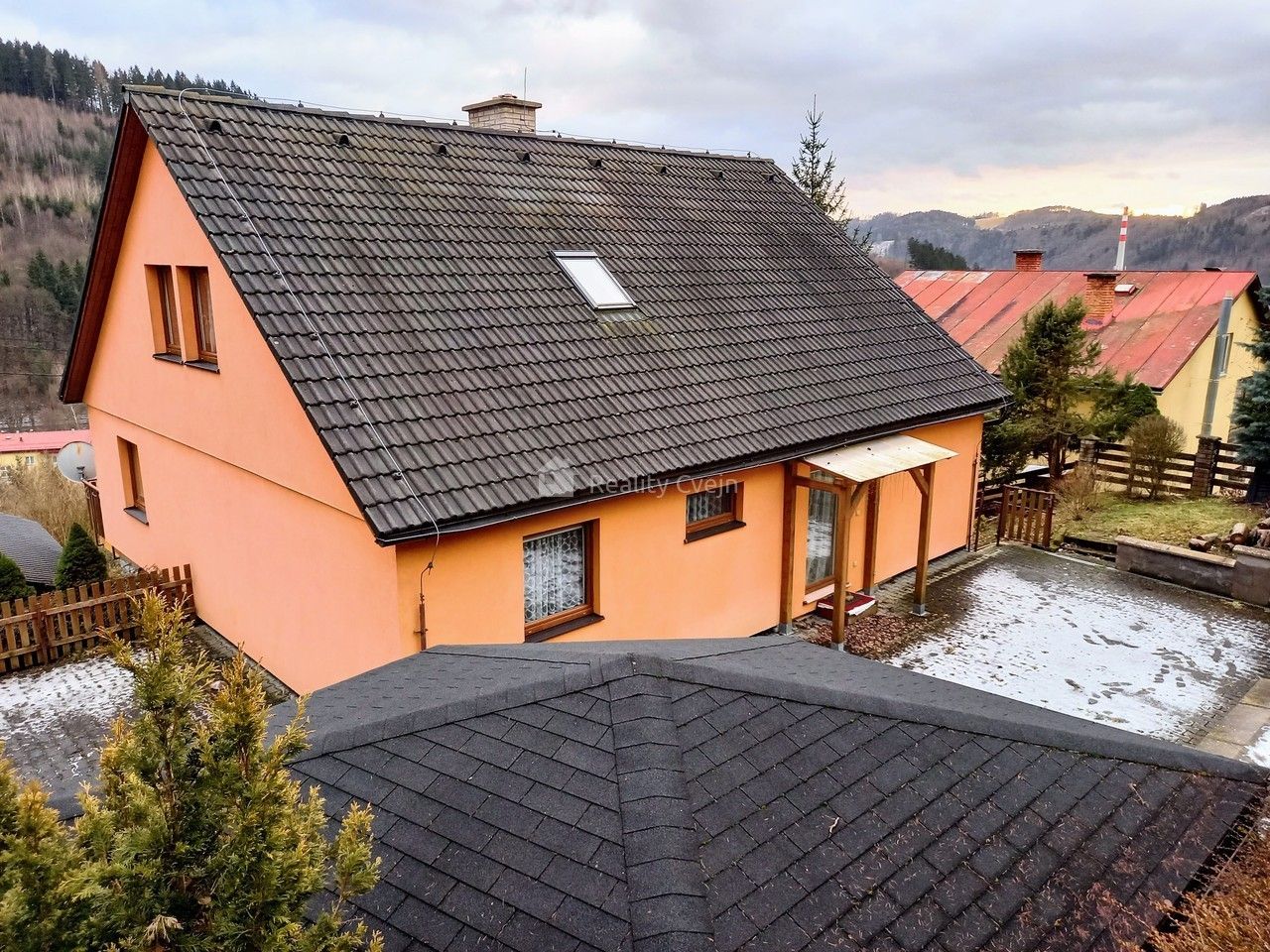 Prodej rodinný dům - Hanžlov II, Vsetín, 250 m²