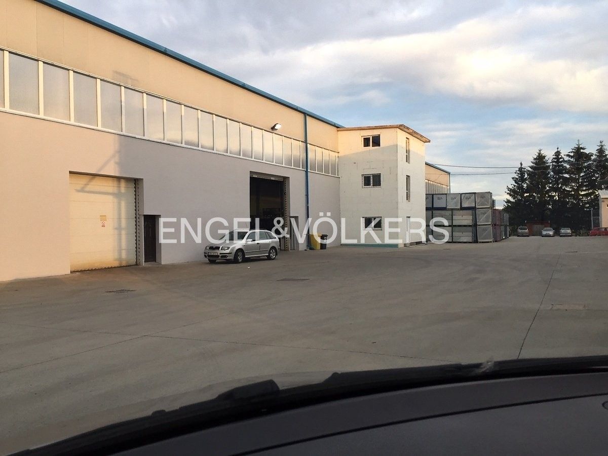 Sklady, Sukorady, 961 m²