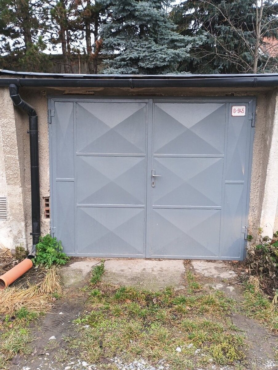 Garáže, Hodonín, 695 01