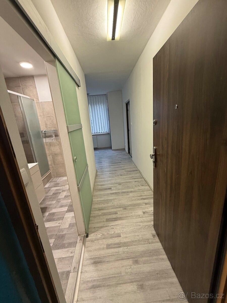 Byty, Hostinné, 543 71