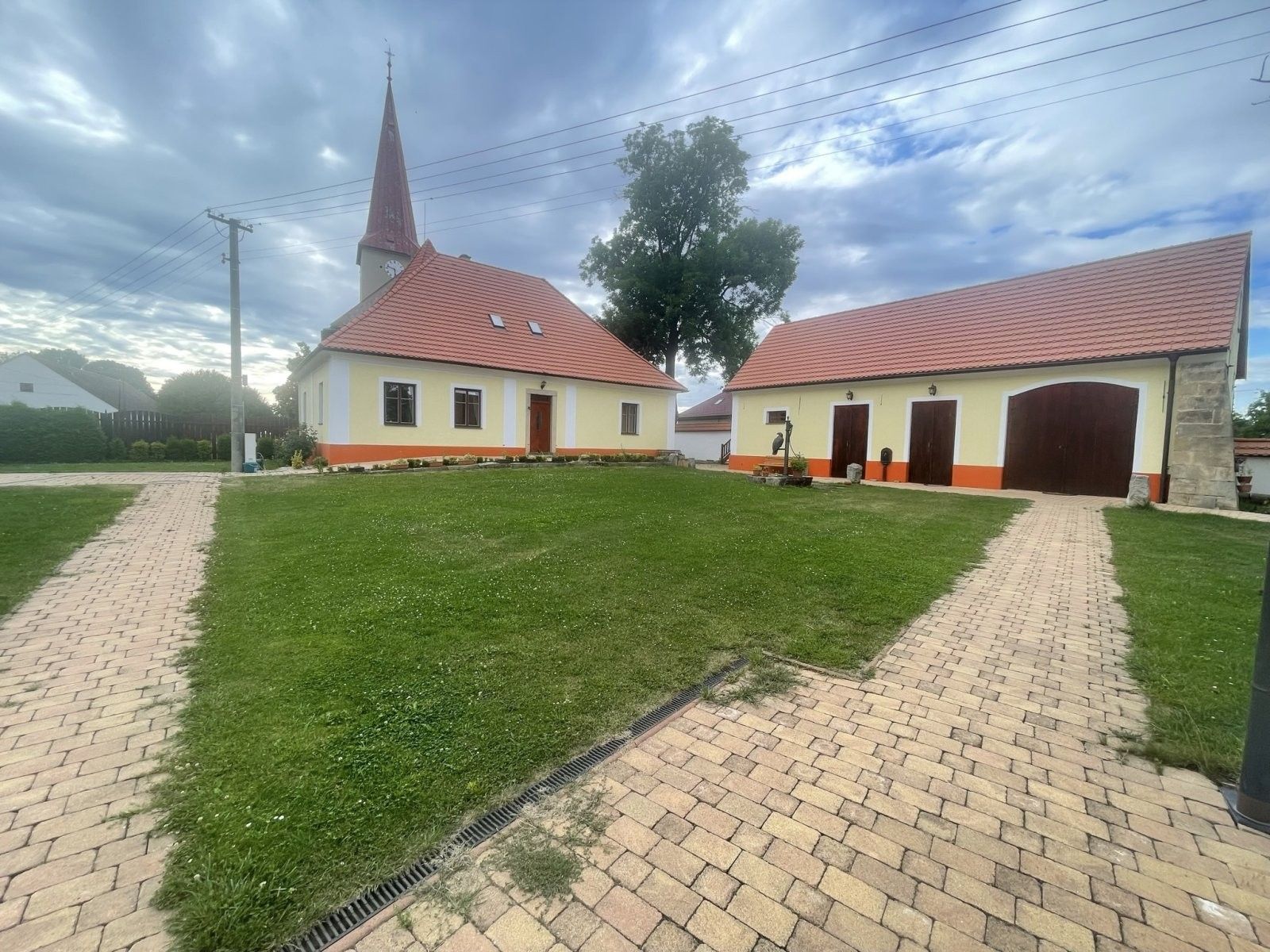 Pronájem rodinný dům - Kunětice, 200 m²