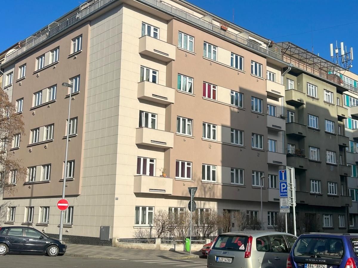 Pronájem byt 2+kk - Kloboučnická, Praha, 53 m²