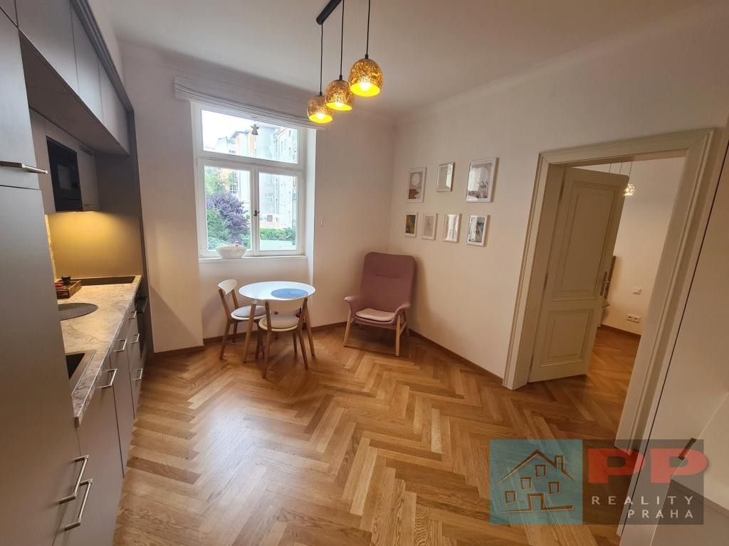 Prodej byt 2+kk - Černomořská, Praha, 33 m²