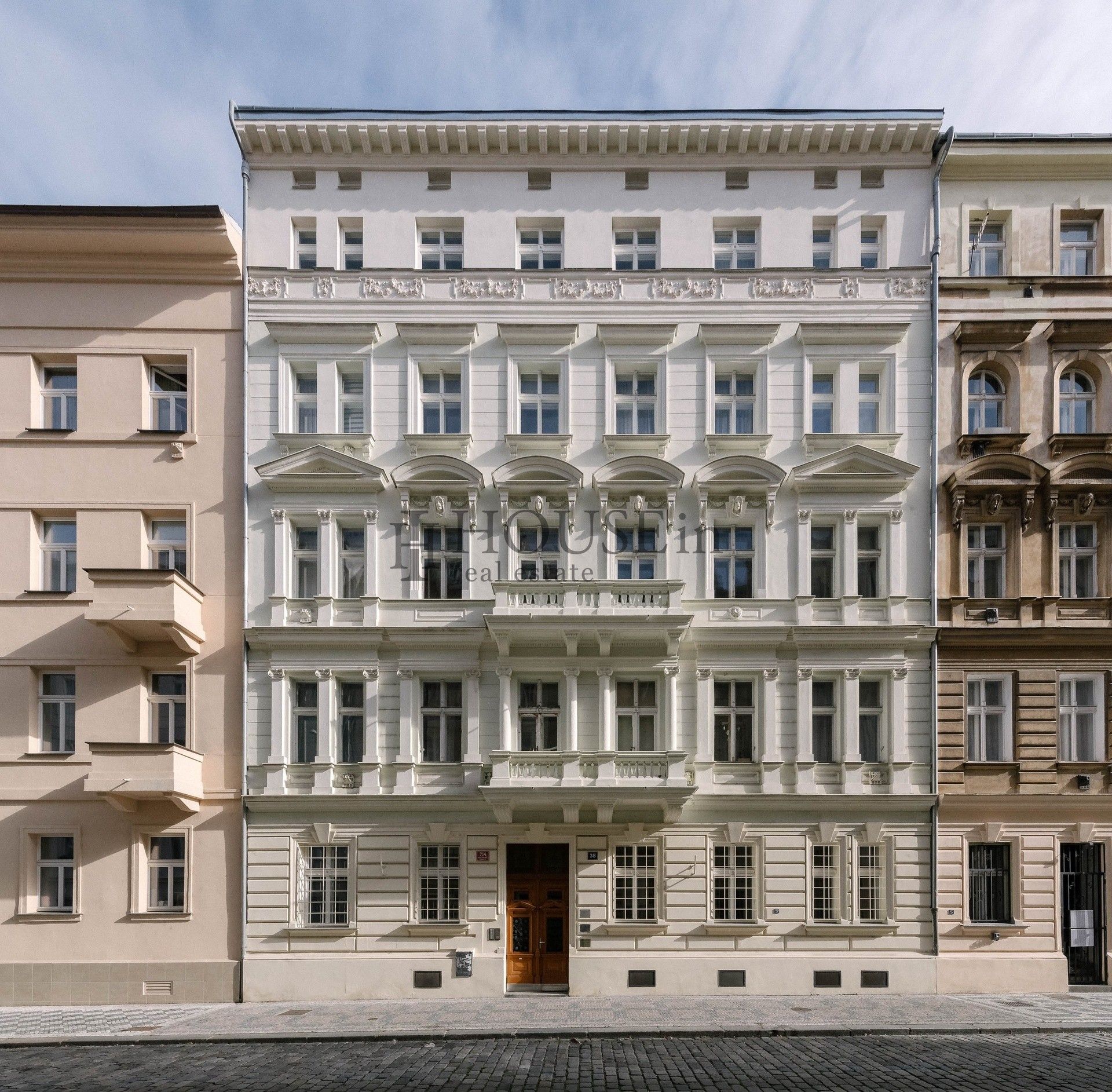3+kk, Varšavská, Praha, 103 m²