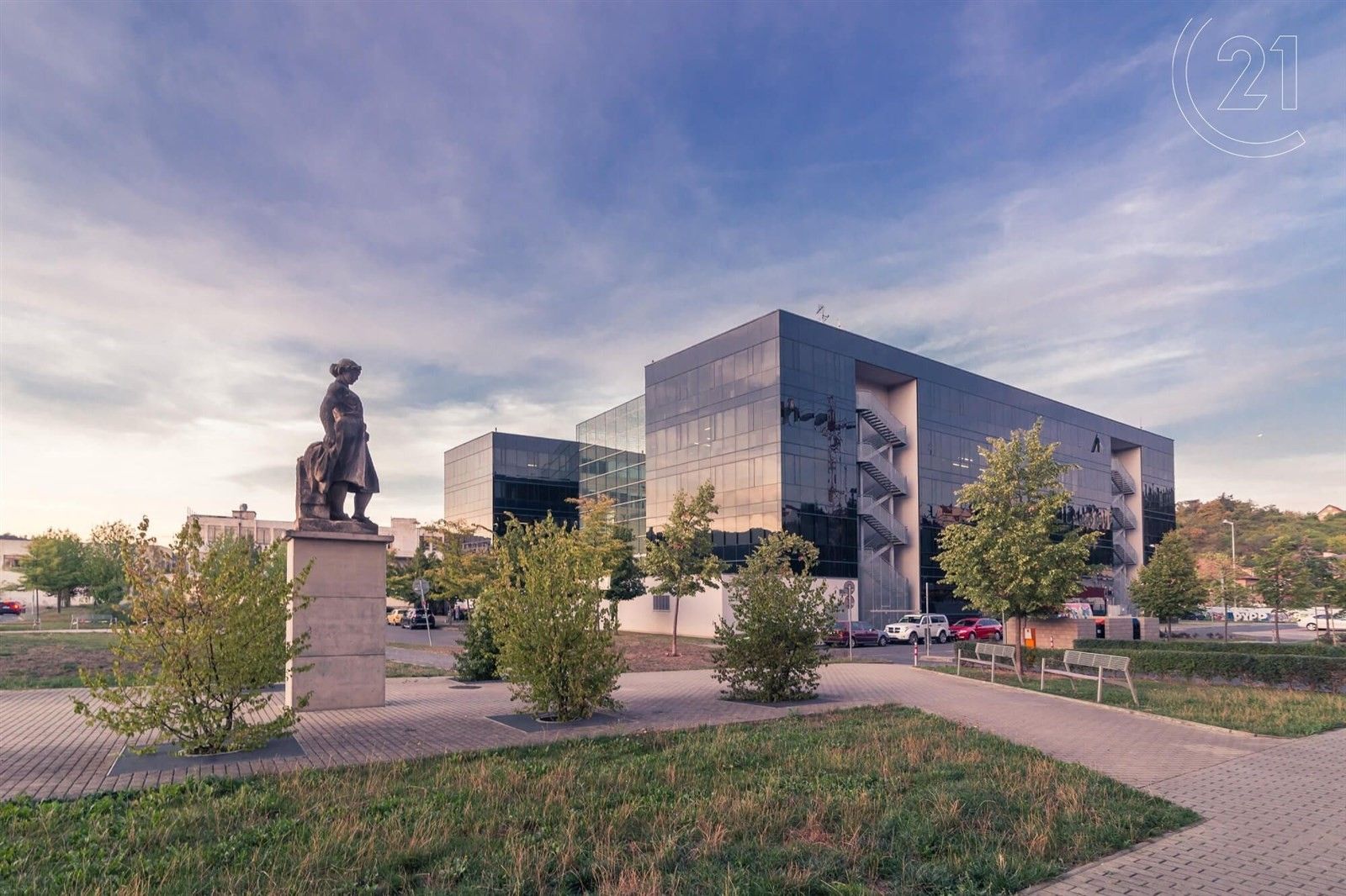 Pronájem kancelář - Mezi vodami, Praha, 500 m²