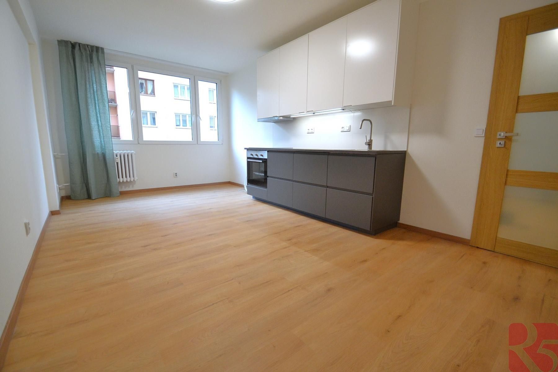 3+kk, Na Bezděkově, Benešov, 64 m²