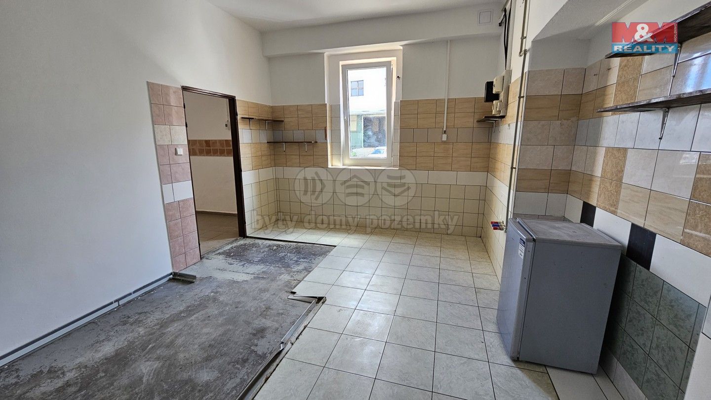 Pronájem obchodní prostory - Tyršovo náměstí, Hostomice, 223 m²