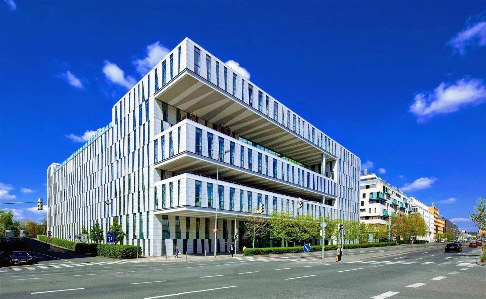 Pronájem kancelář - Karolinská, Praha, 298 m²