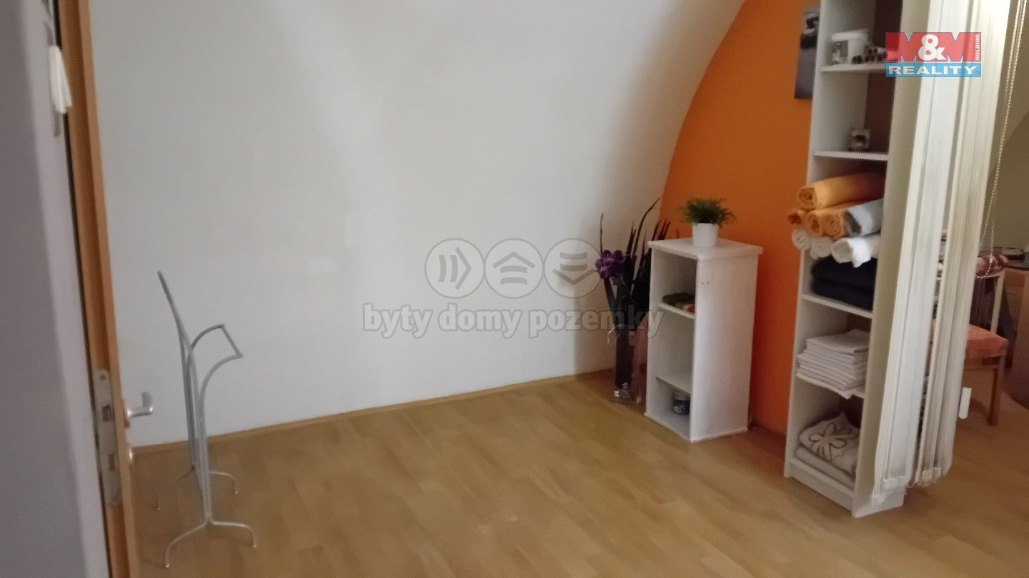 Pronájem obchodní prostory - Kostelní, Pardubice, 13 m²