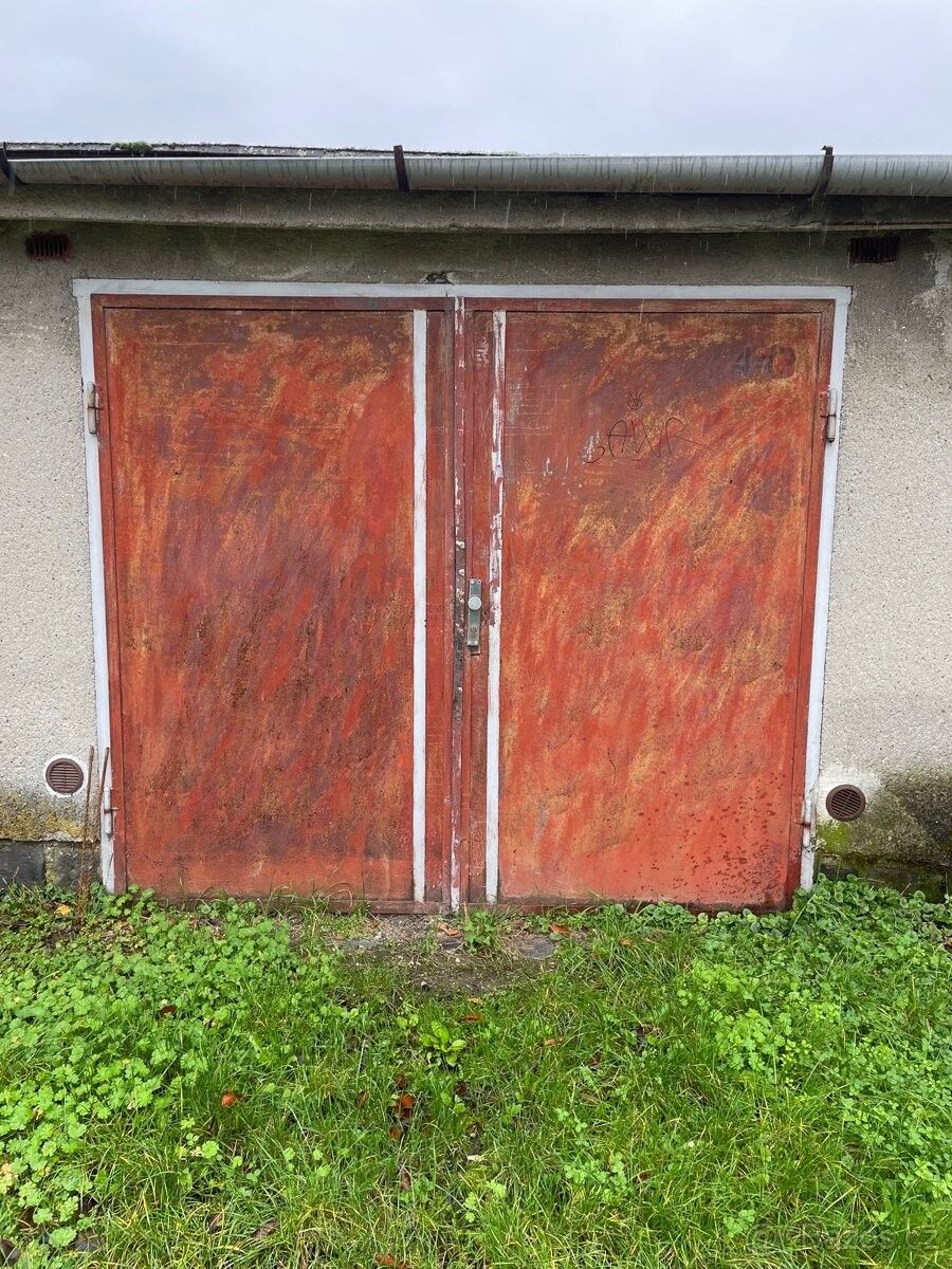 Garáže, Břeclav, 690 03