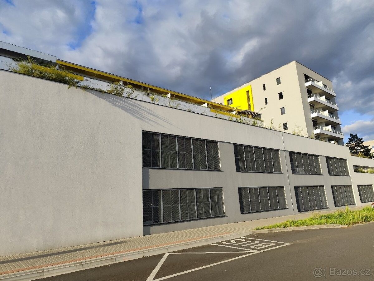 Garáže, Hradec Králové, 500 03, 18 m²