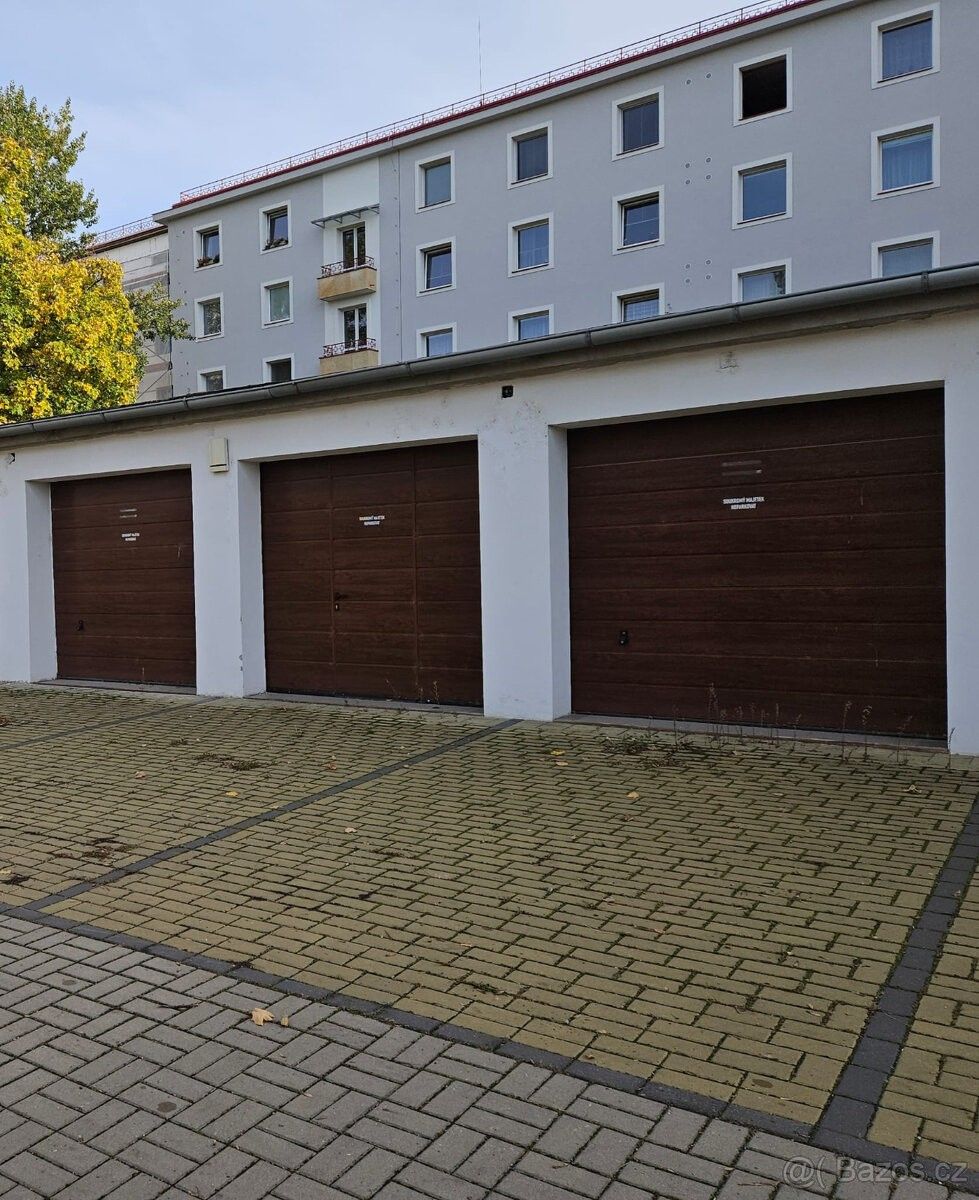 Garáže, Pardubice, 530 02