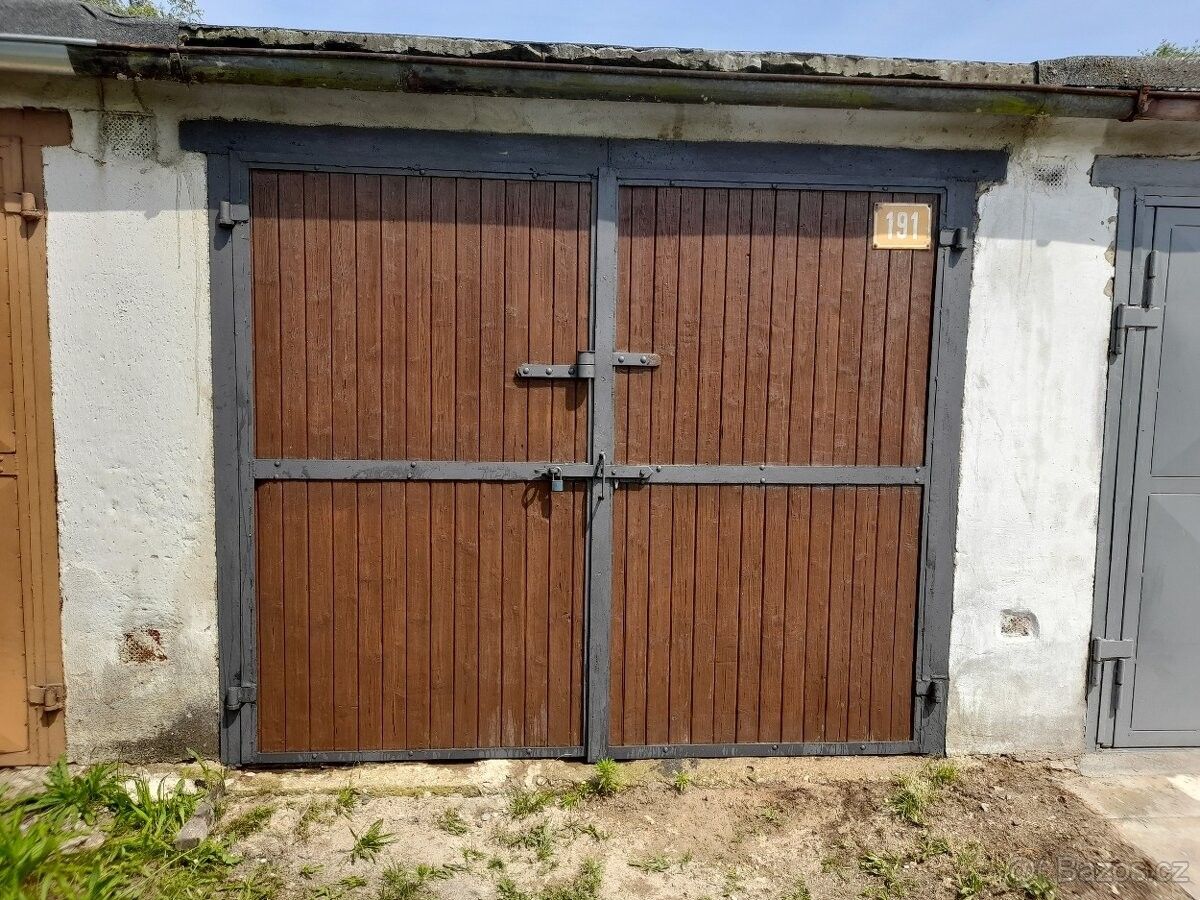 Garáže, Slaný, 274 01