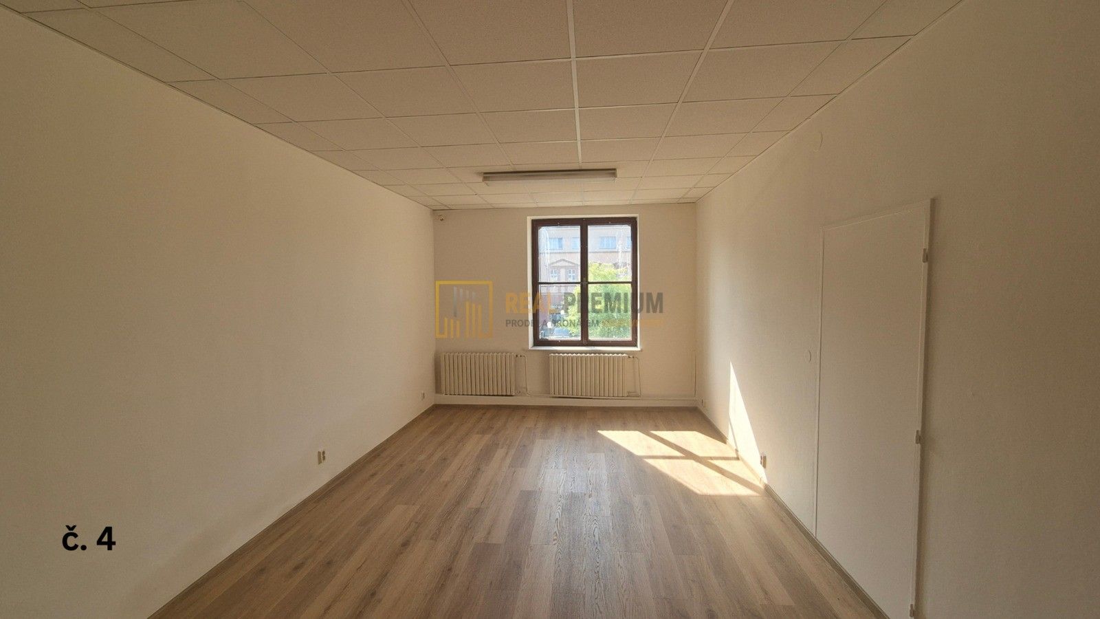 Pronájem kancelář - Mariánské náměstí, Uherské Hradiště, 18 m²