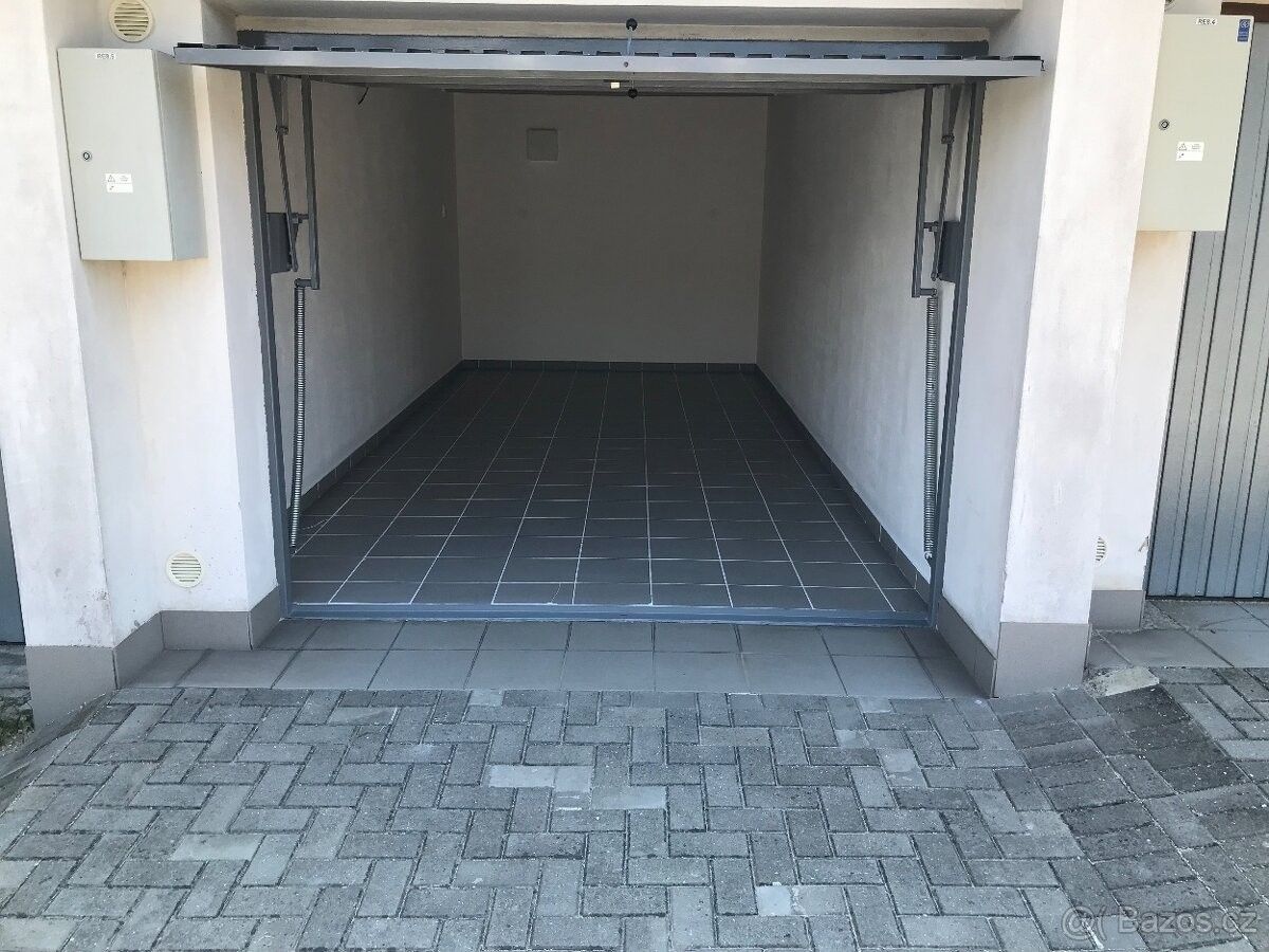 Garáže, Staré Město u Uherského Hradiště, 686 03