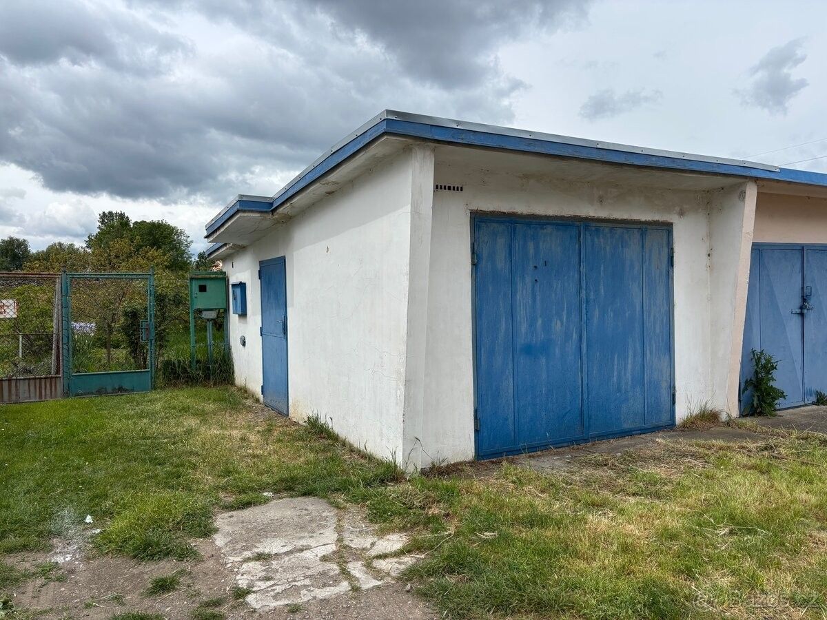 Garáže, Uherské Hradiště, 686 05