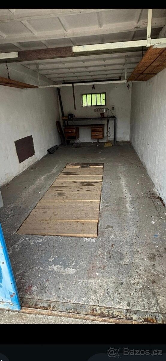 Garáže, Uherský Brod, 688 01