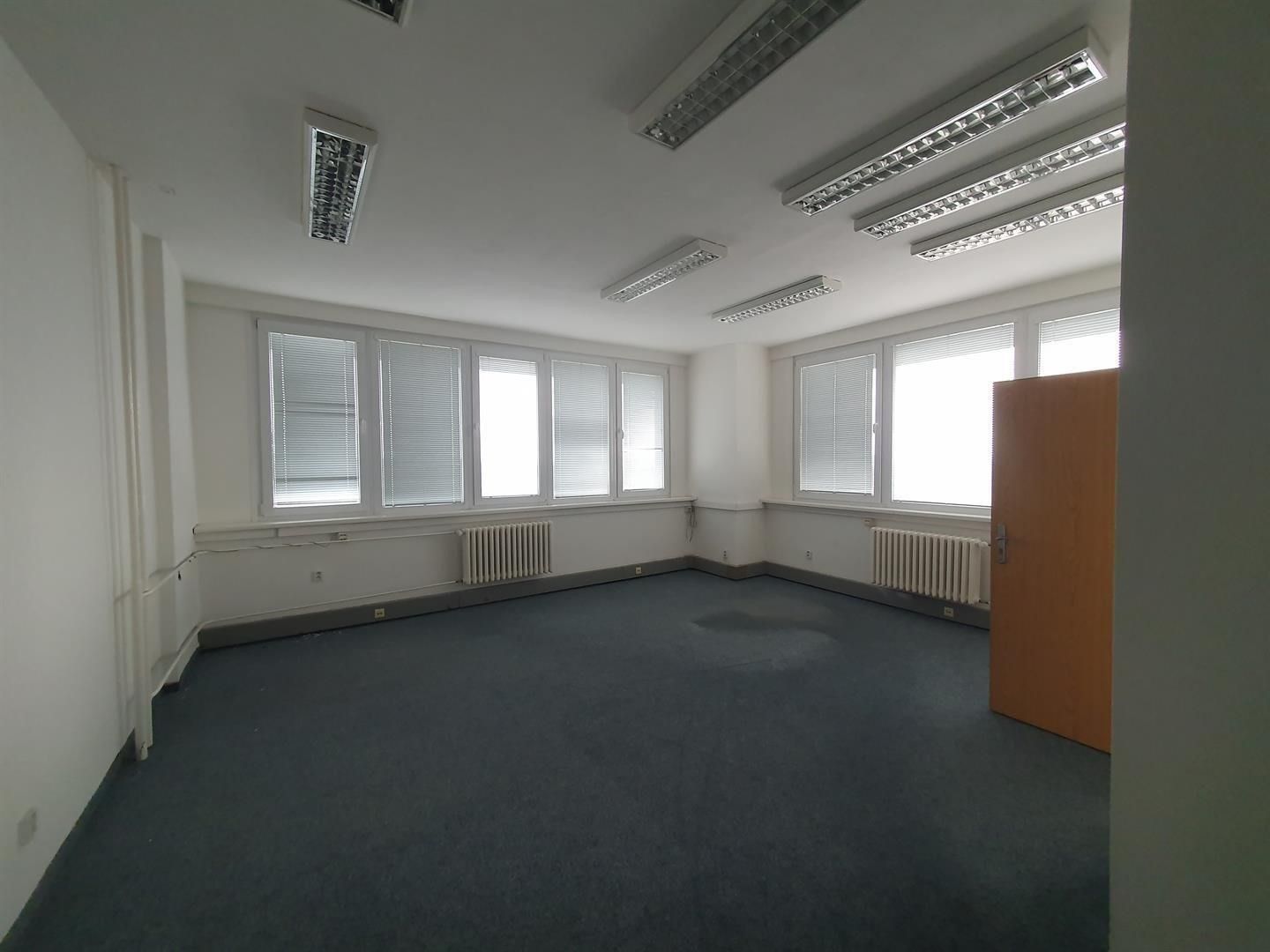 Pronájem kancelář - Roztylská, Praha, 52 m²