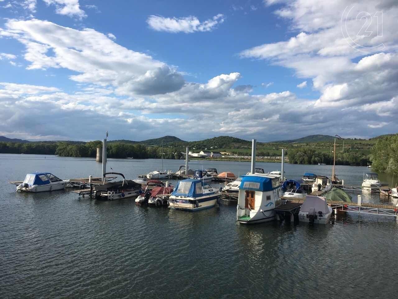 Prodej pozemek pro bydlení - Píšťany