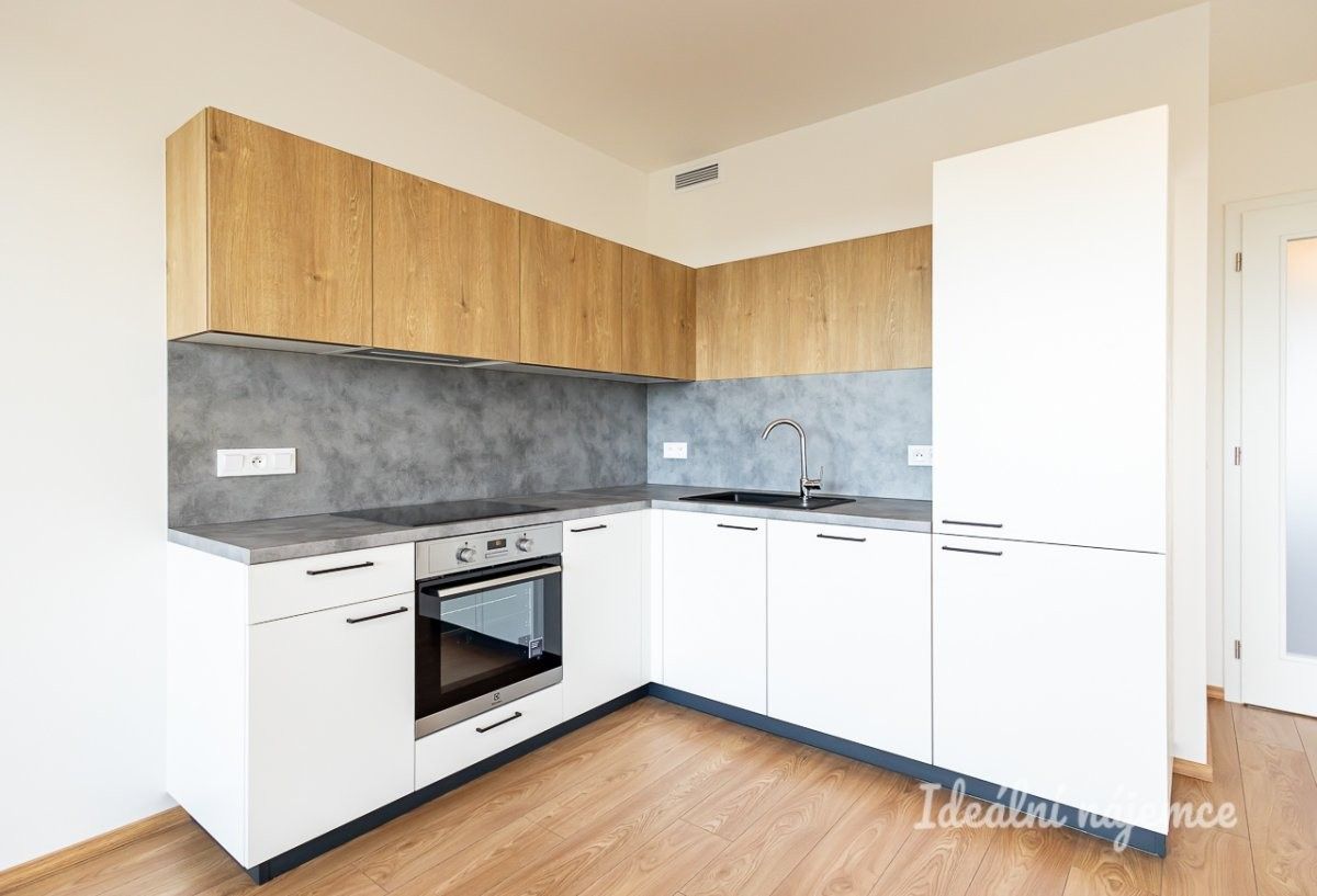 3+kk, Zimova, Praha, 70 m²