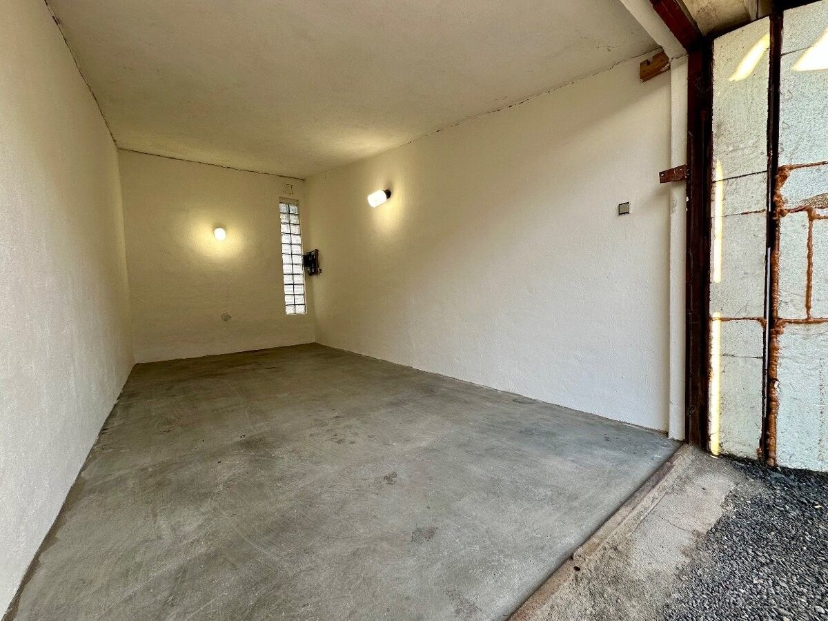 Garáže, Plzeň, 301 00