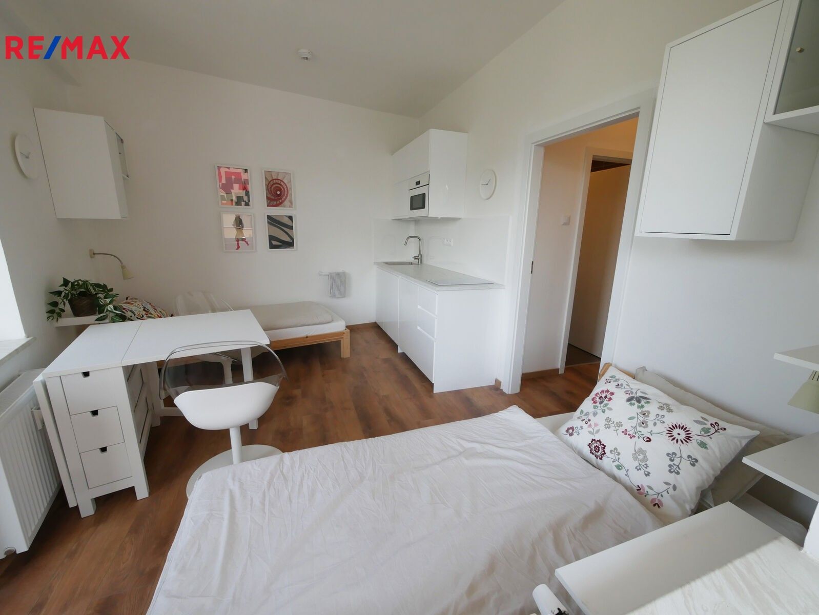 Pronájem byt 1+kk - Suchdolské náměstí, Praha, 22 m²