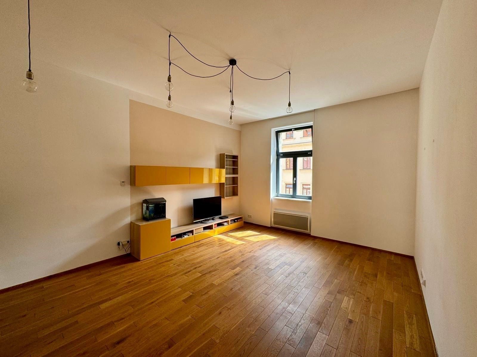 3+kk, U studánky, Praha, 74 m²