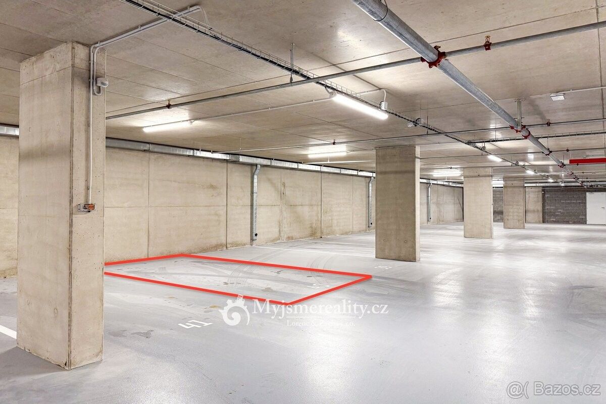 Garáže, Znojmo, 669 02