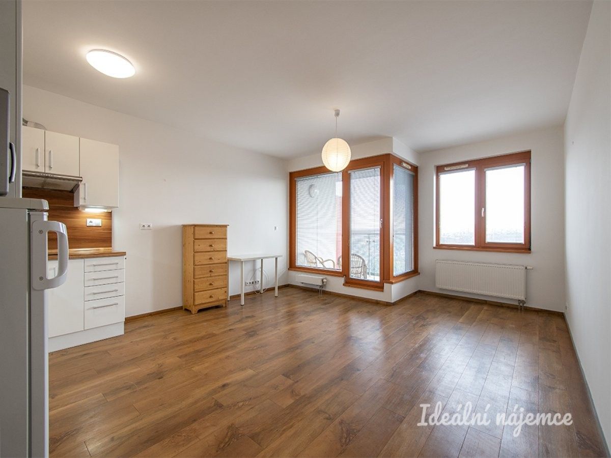 Pronájem byt 1+kk - Antala Staška, Praha, 39 m²