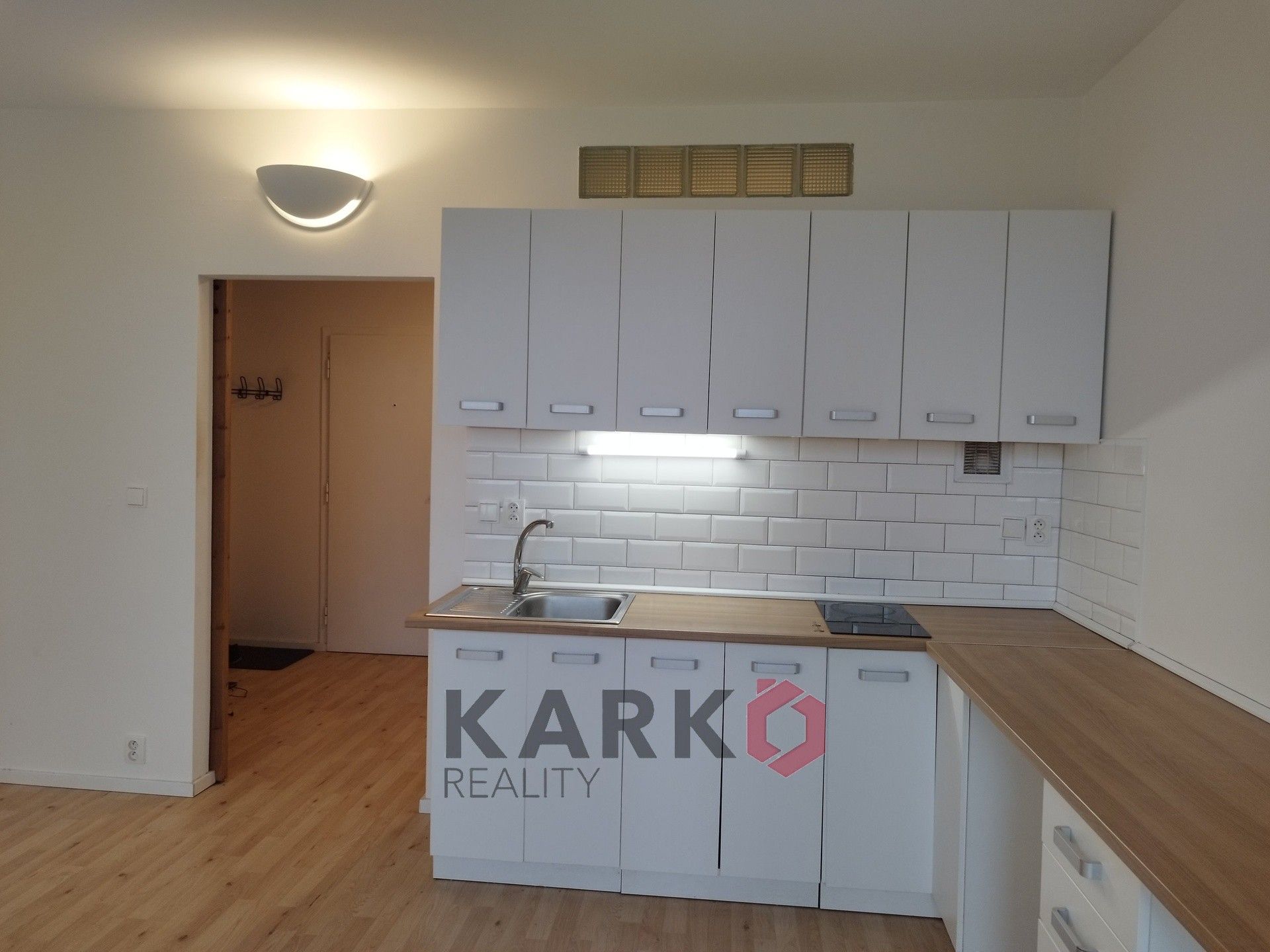 Pronájem byt 1+kk - Lešenská, Praha, 30 m²