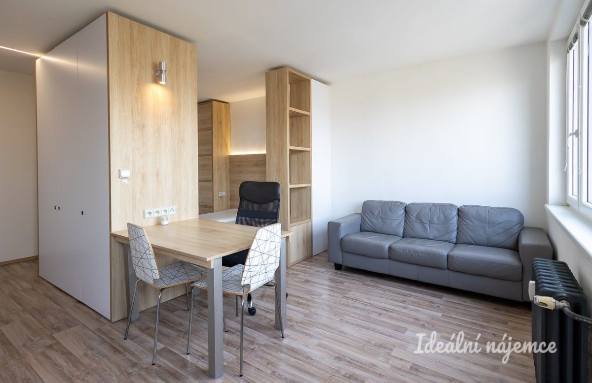 Pronájem byt 1+kk - Platanová, Praha, 31 m²