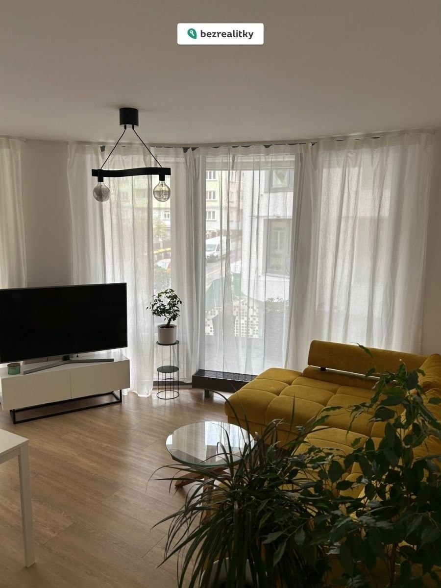 3+kk, Hlaváčkova, Praha, 95 m²