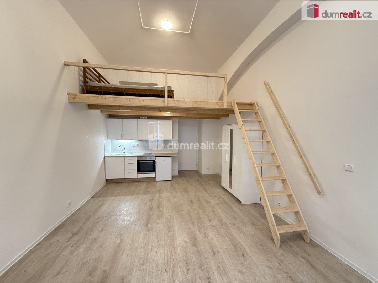 Pronájem byt 1+kk - Na Valentince, Praha, 48 m²